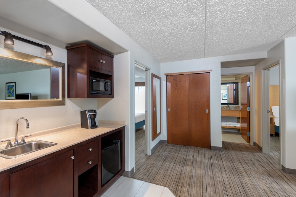 Suite, 1 King Bed - Photo 1
