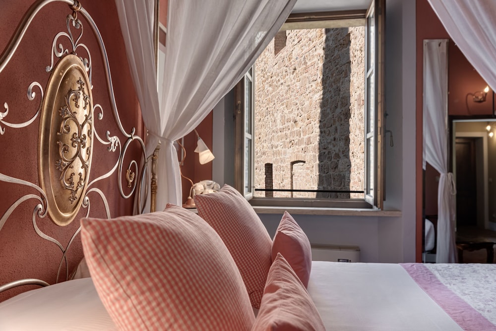 King Romantic Room, Hot Tube - Photo 11