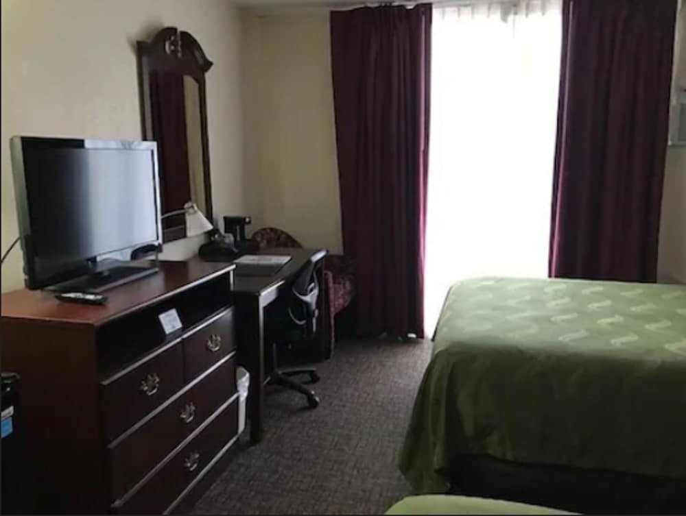 Standard Room, 2 Queen Beds, Non Smoking photo 3