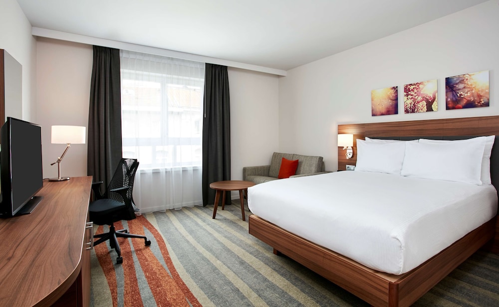 King Room thumbnail 6
