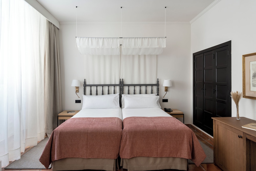 Standard Twin Room (3 adults)