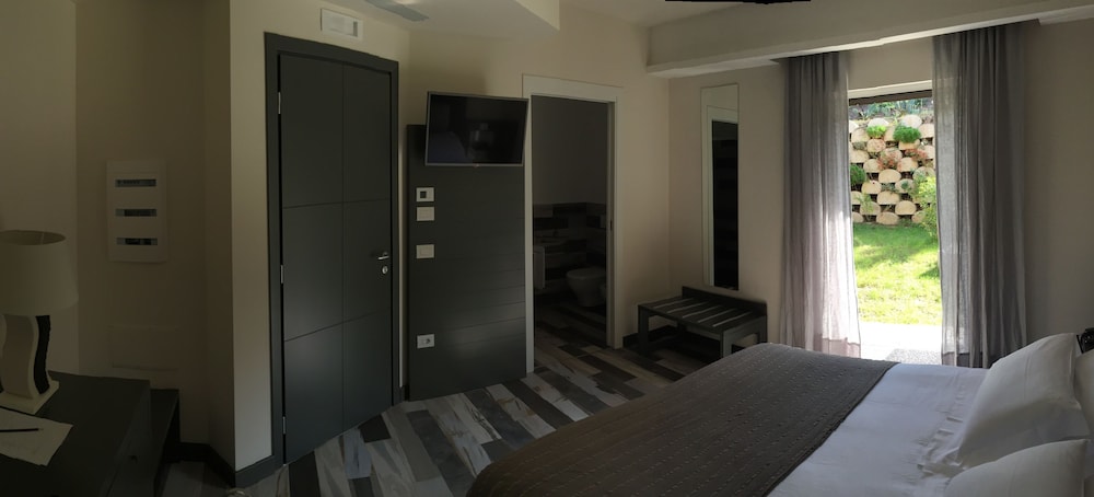 Superior Double Room, Patio, Garden Area photo 3