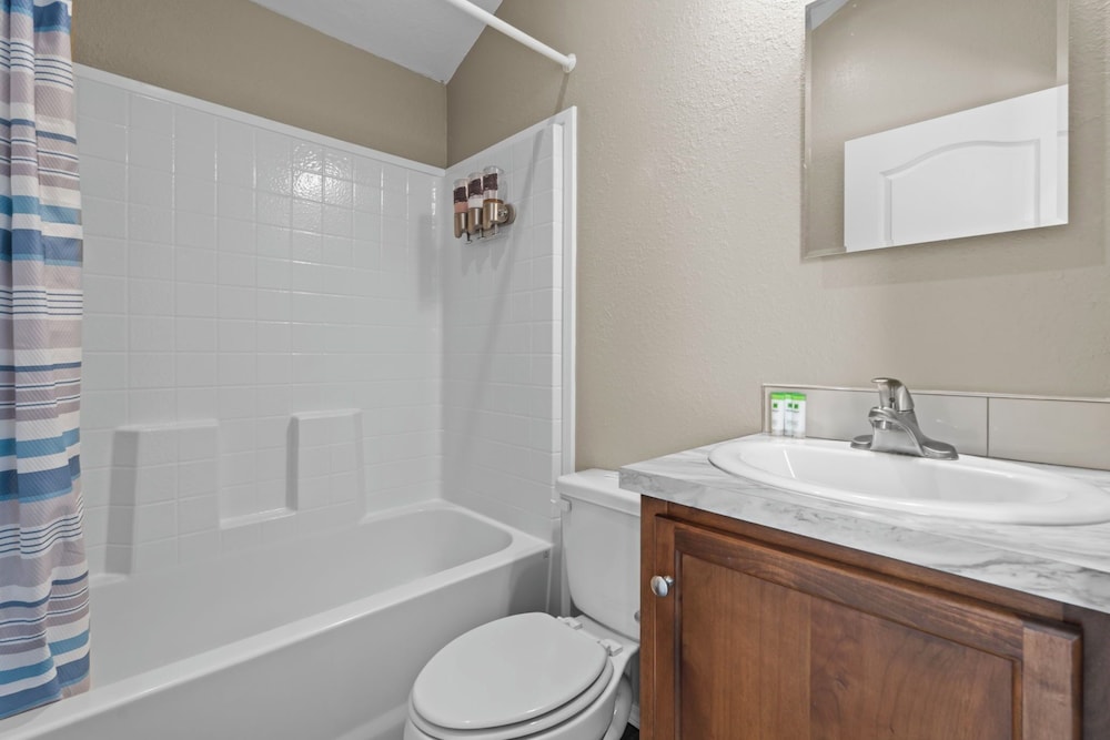 Deluxe Suite, 2 Bedrooms, Sauna, Mountain View photo 3