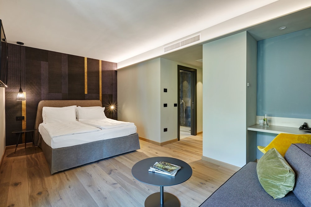 Comfort Room, Balcony, City View