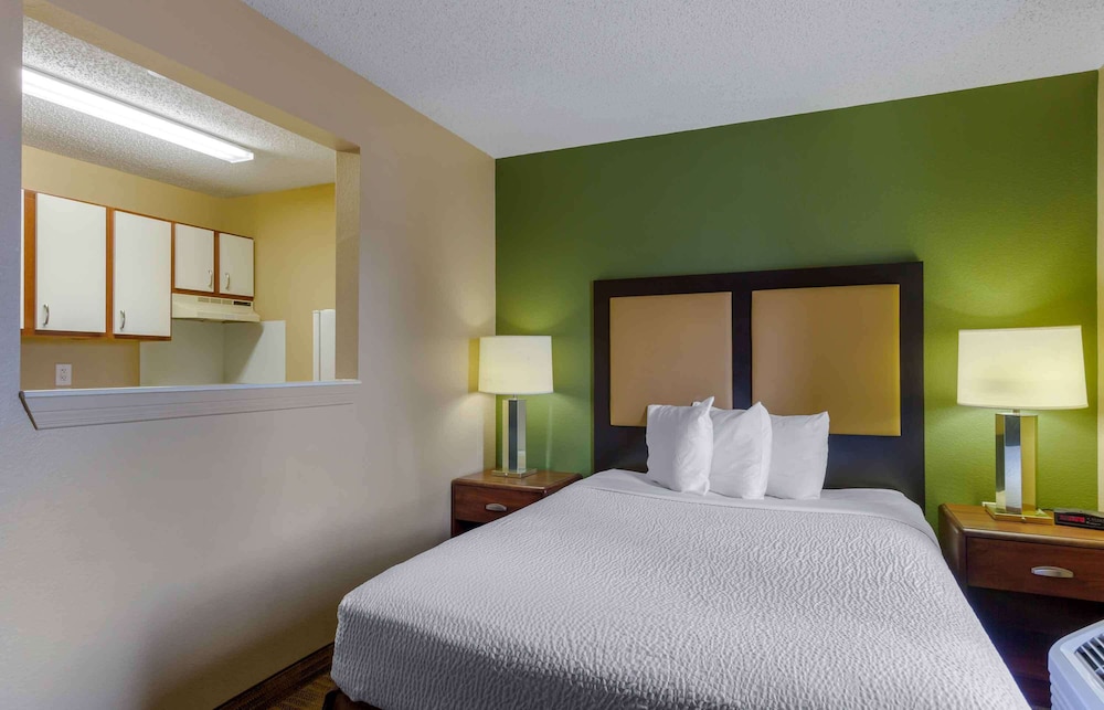 Deluxe Studio, 1 Queen Bed with Sofa bed, Non Smoking