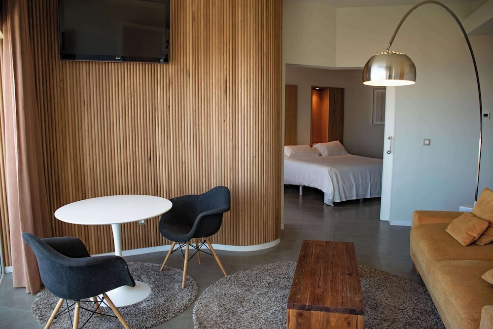 Suite, 1 Bedroom - Photo 9