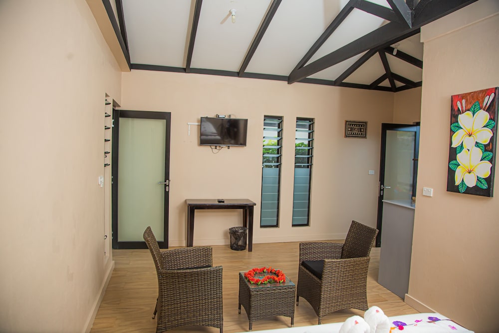 Queen Room With Pool View