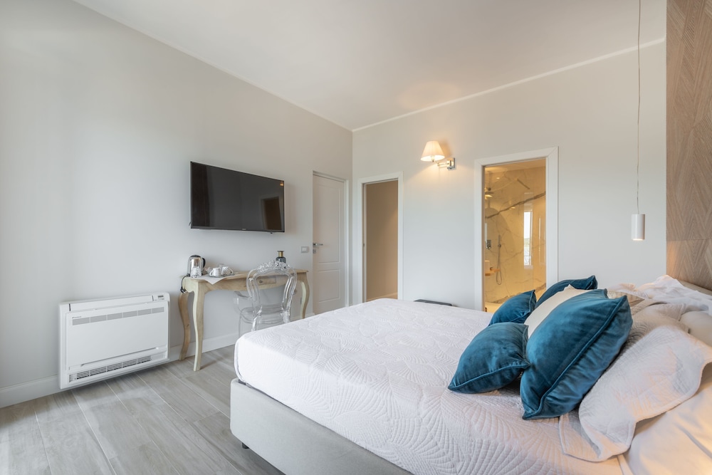Deluxe Suite, Balcony, Canal View photo 3
