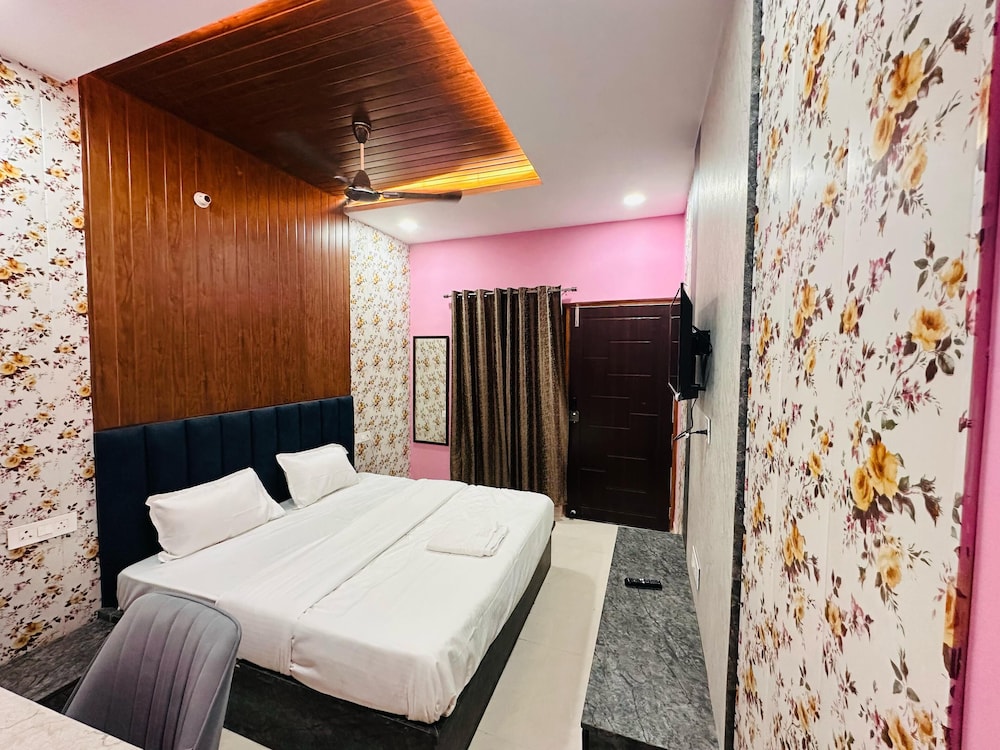 Deluxe Double or Twin Room, Balcony, Canal View