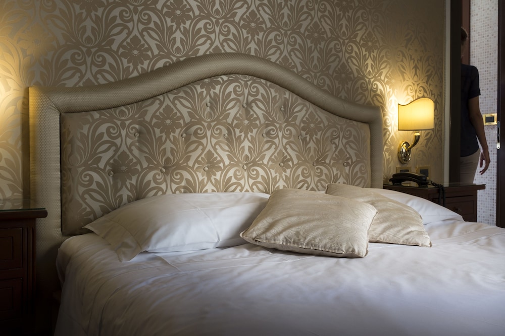 Deluxe Double Room, Canal View photo 2