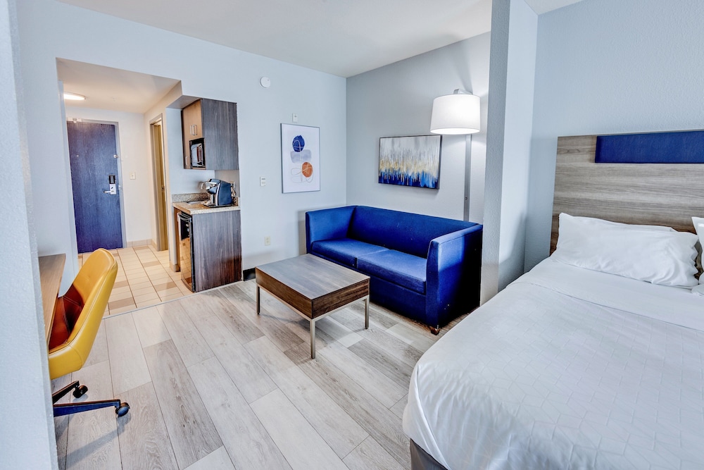 Standard Room, 1 King Bed - Photo 3