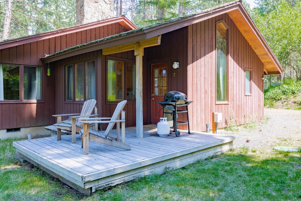 Studio Creekside Cabin