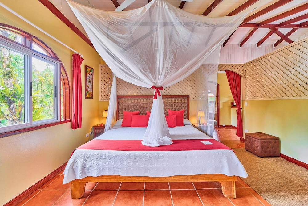 Deluxe Suite, 1 Bedroom, Partial Ocean View photo 1
