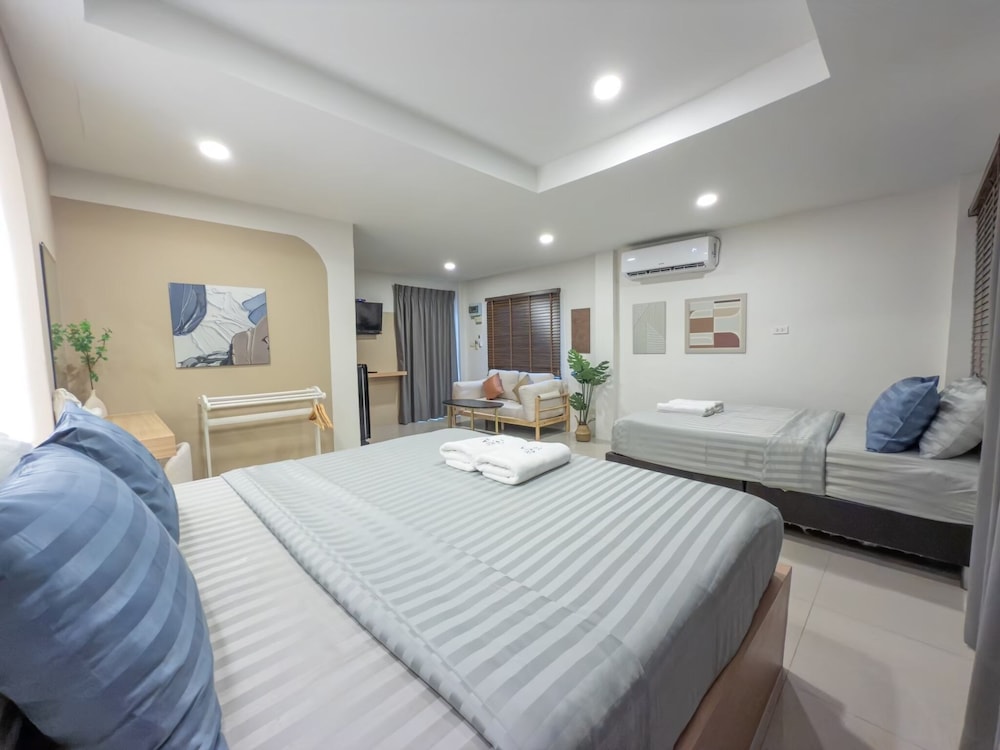 The Seathru Family Room