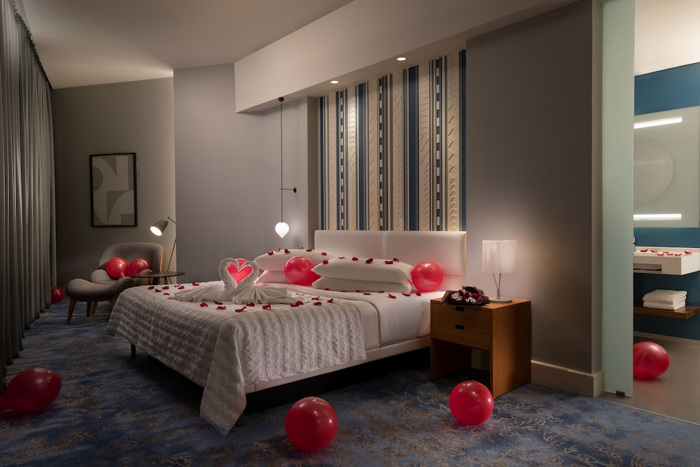 Executive Suite, 1 Bedroom - Photo 1
