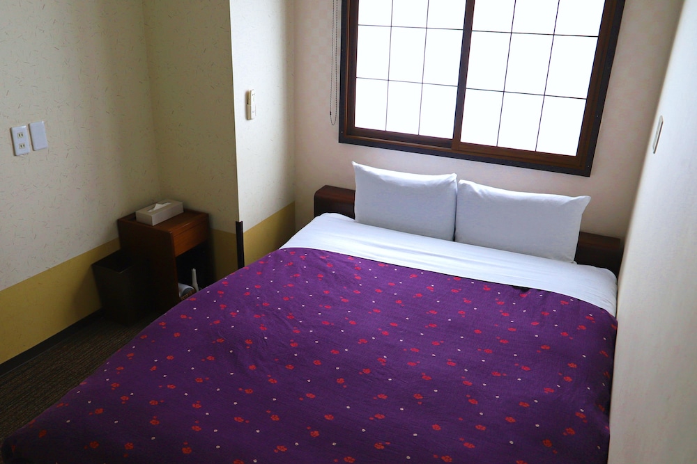 Compact Double Room (Private Bathroom) photo 1
