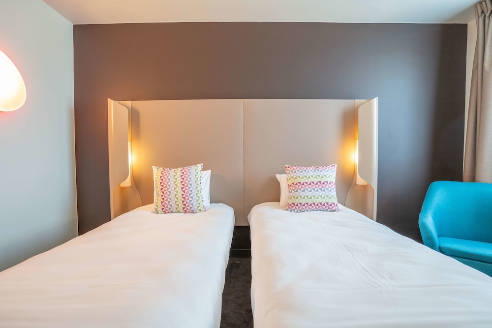 Standard Room, 2 Twin Beds - Photo 4