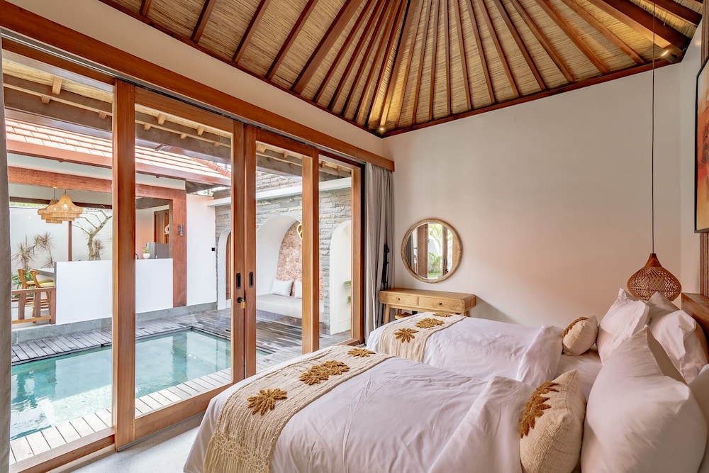 Deluxe Villa, 3 Bedrooms, Patio, Pool View photo 2
