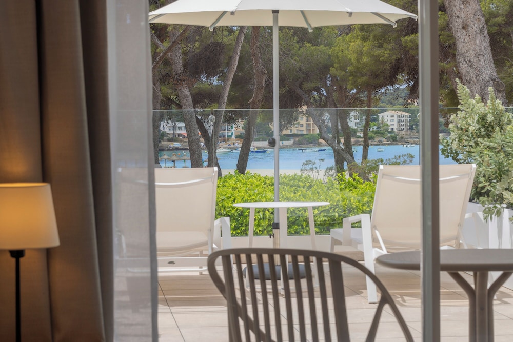 Superior Double Room, Terrace, Sea View thumbnail 5