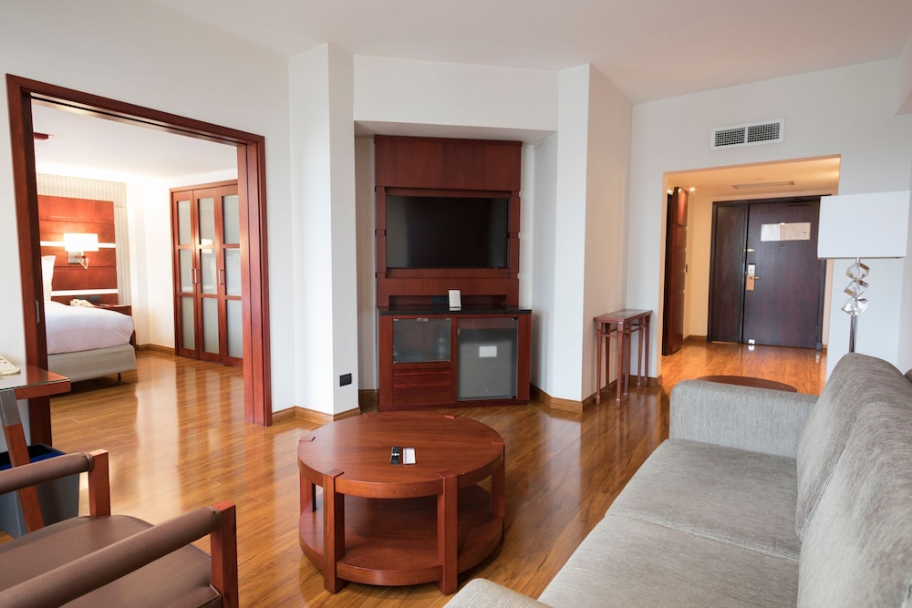 Suite, 1 Bedroom (City View) - Photo 4