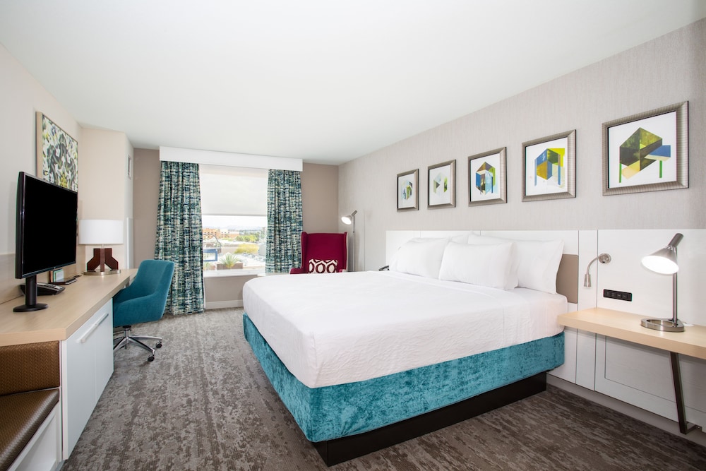 Room, 1 King Bed, Accessible (Roll-In Shower) - Photo 3