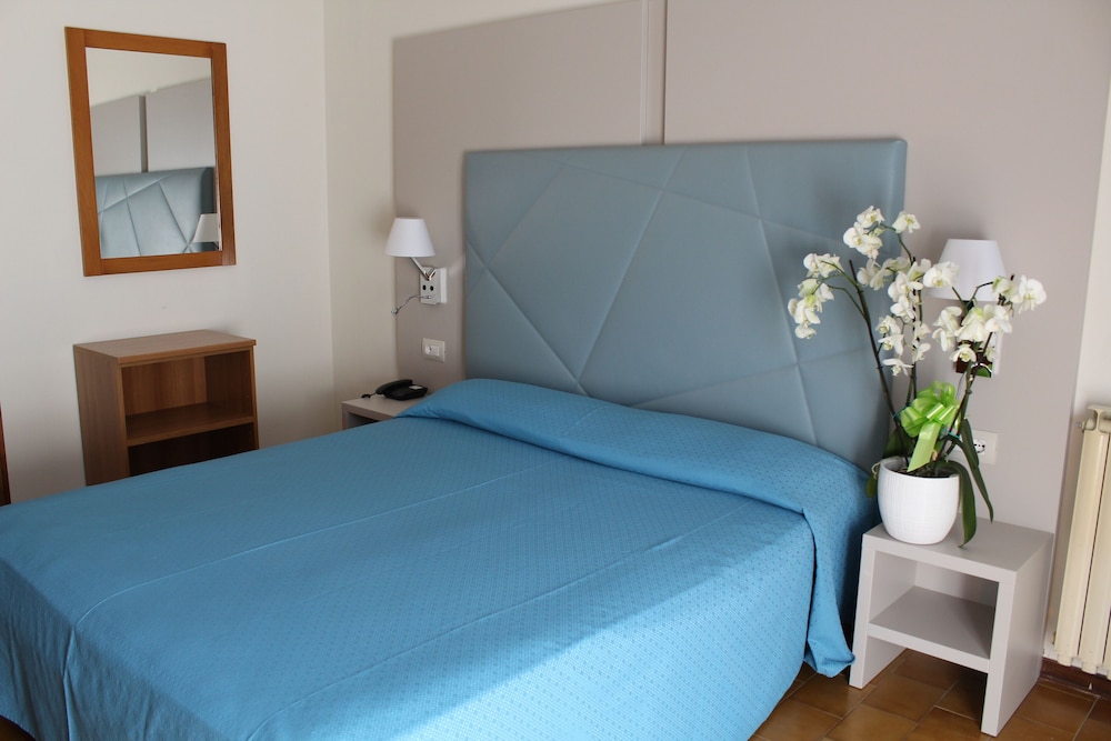 Triple Room - Photo 13