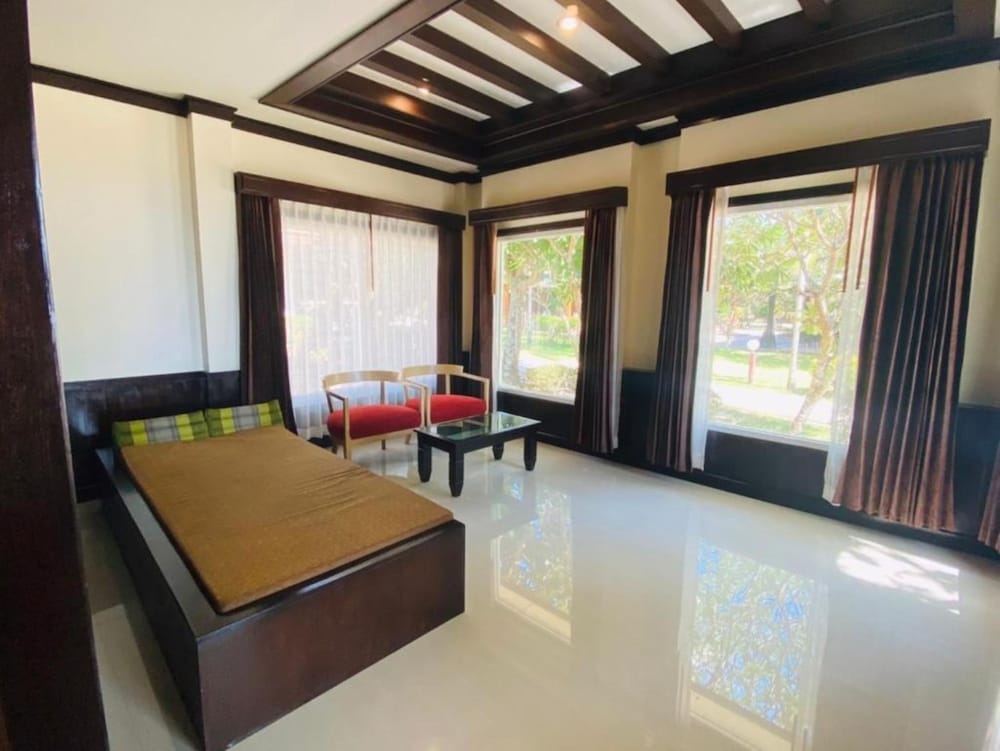 Beachfront Villa photo 3