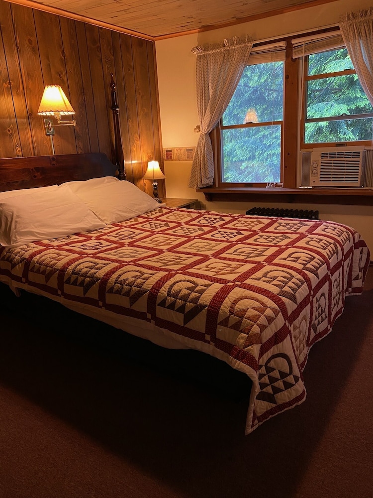 Standard Room (Shared Bathroom no pets)