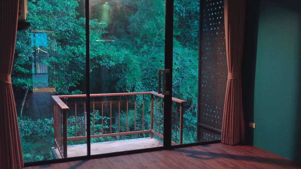 Deluxe Twin Room with Forest View photo 2