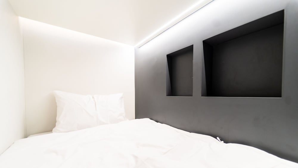 6 Beds Female Dormitory Room photo 2