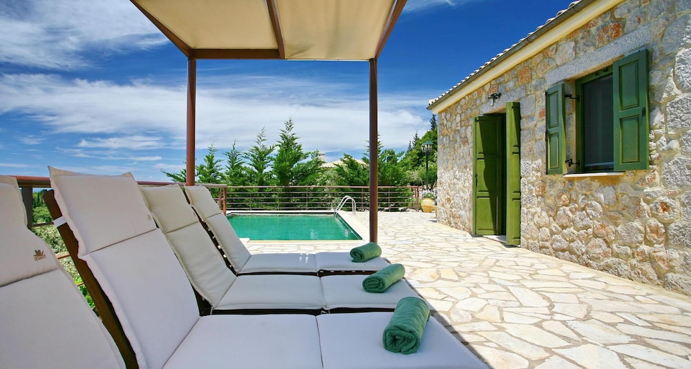 Villa, Smoking