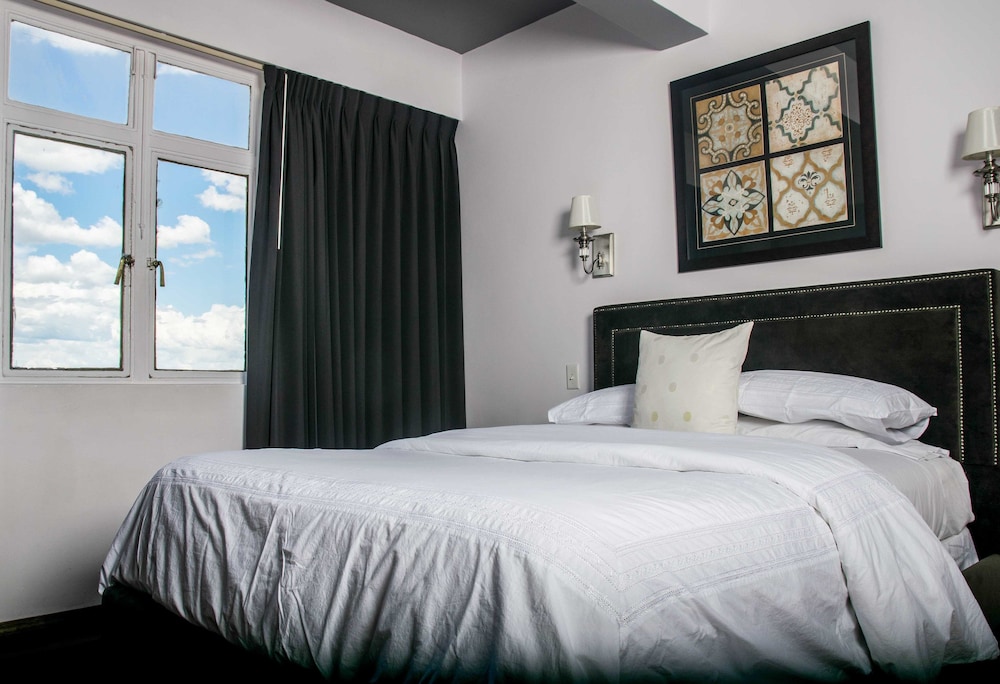 Comfort Suite, 1 King Bed photo 2