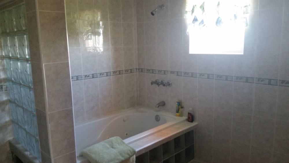 Comfort House, 1 Large Twin Bed, Smoking, Mountain View photo 3