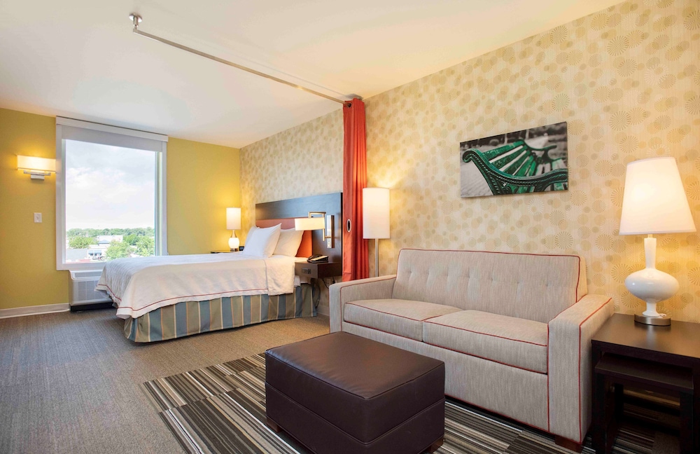 Studio, 1 Queen Bed, Accessible, Bathtub (Mobility & Hearing) photo 1
