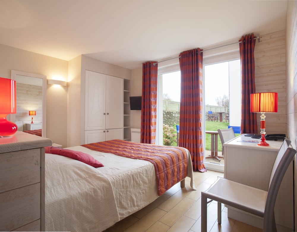 Double Room (Beniguet)