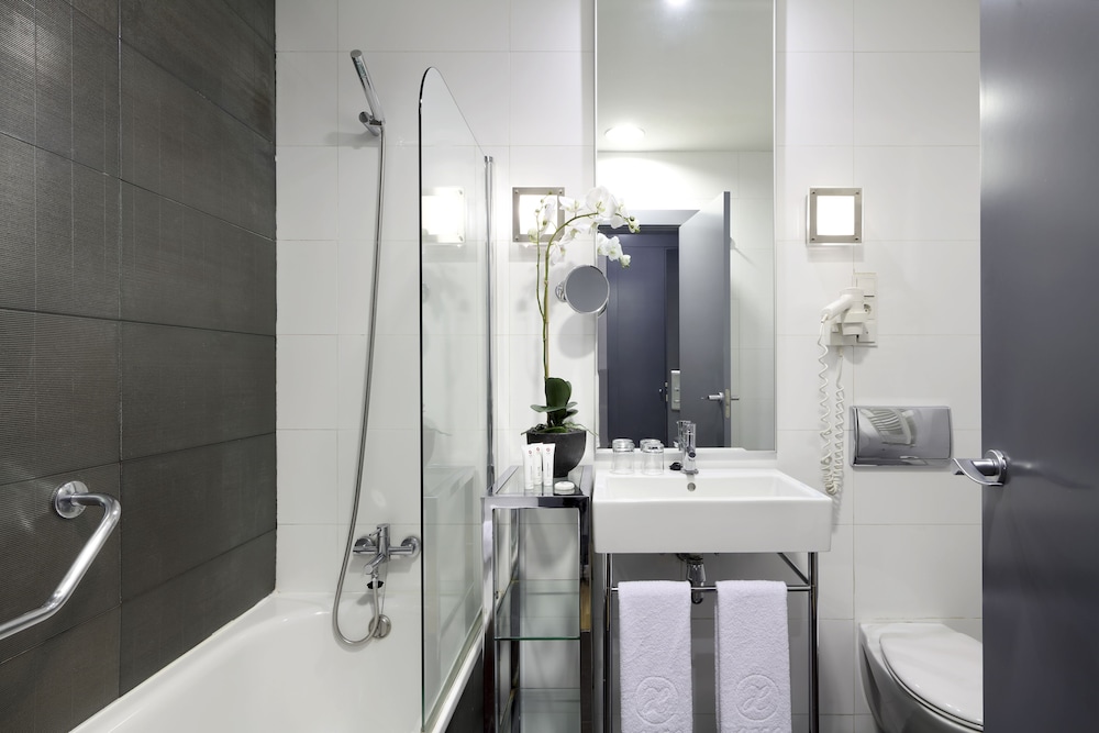 Double or Twin Room - Photo 4