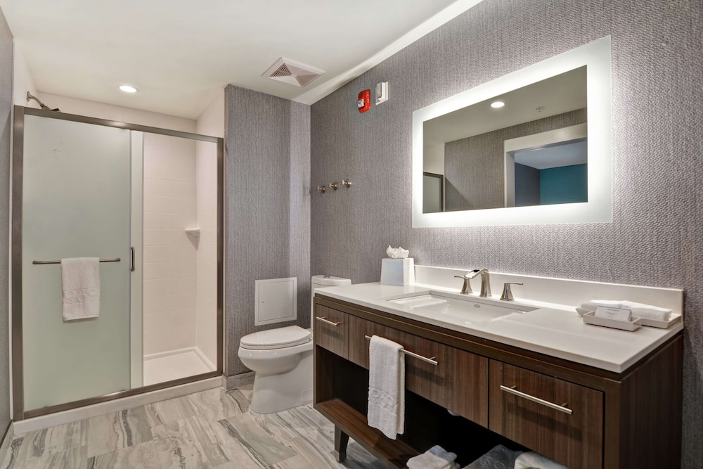 Suite, 1 Queen Bed, Accessible (Hearing) - Photo 4