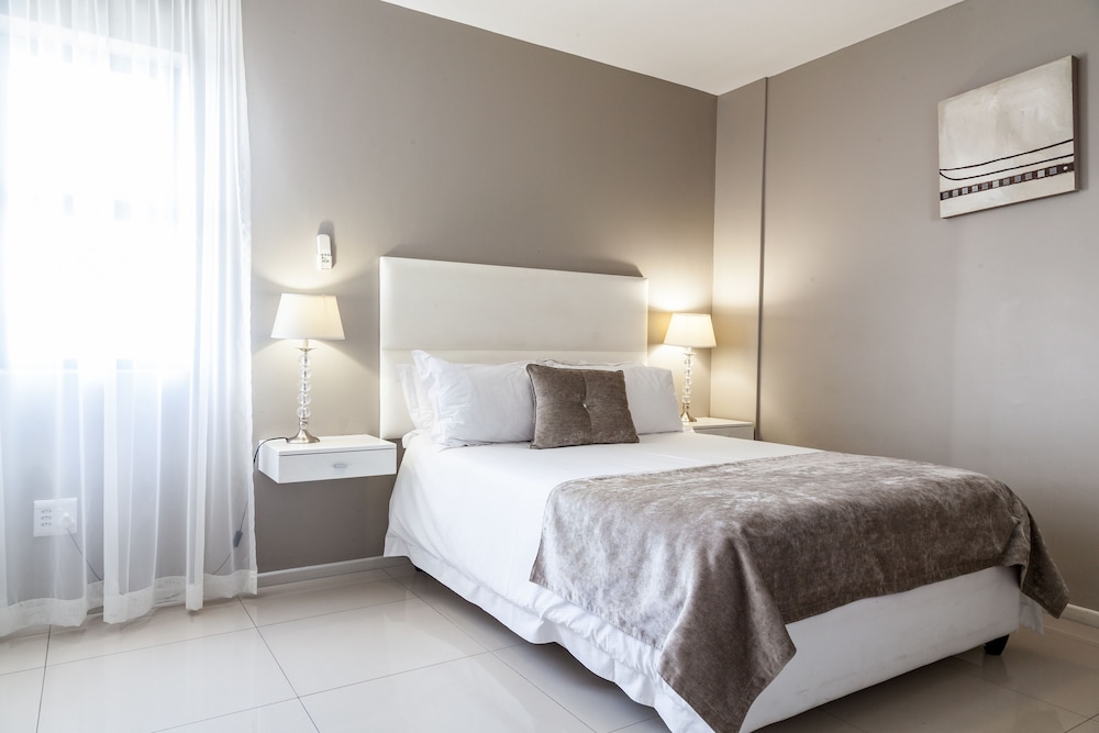 Three Bedroom Luxury Suite - 6 Sleeper (7) - Photo 7