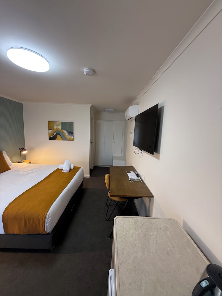 Deluxe King Room photo 2