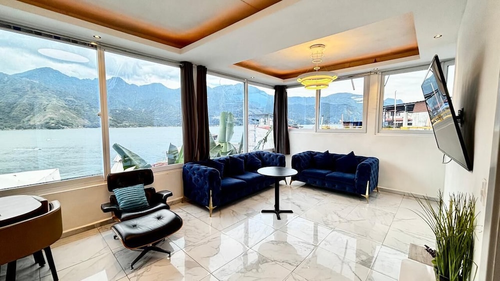 Penthouse, 2 Bedrooms, Kitchenette, Lake View