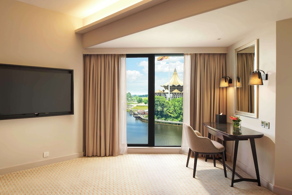 King Premium Suite River View - Photo 3