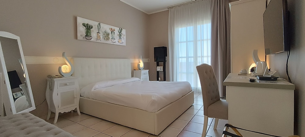 Superior Double Room Single Use photo 3