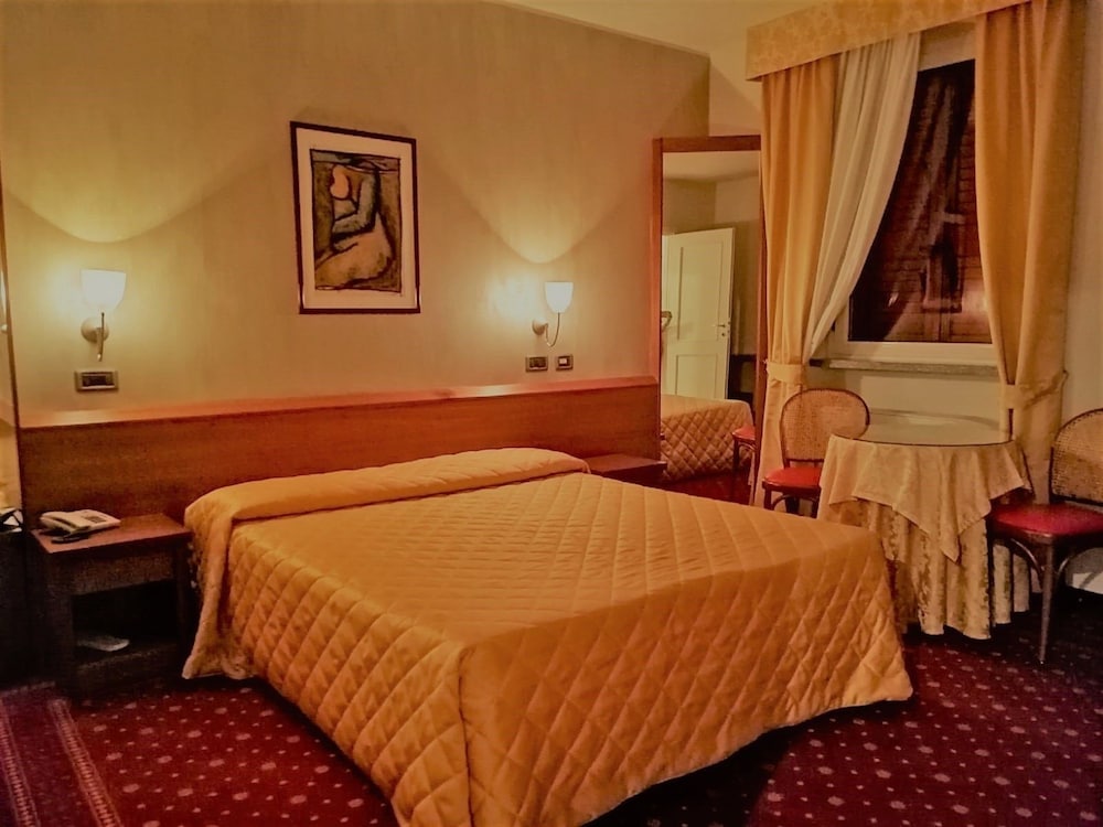 Double or Twin Room photo 3