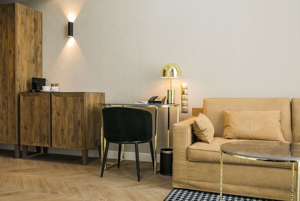 Junior Suite, Balcony thumbnail 6