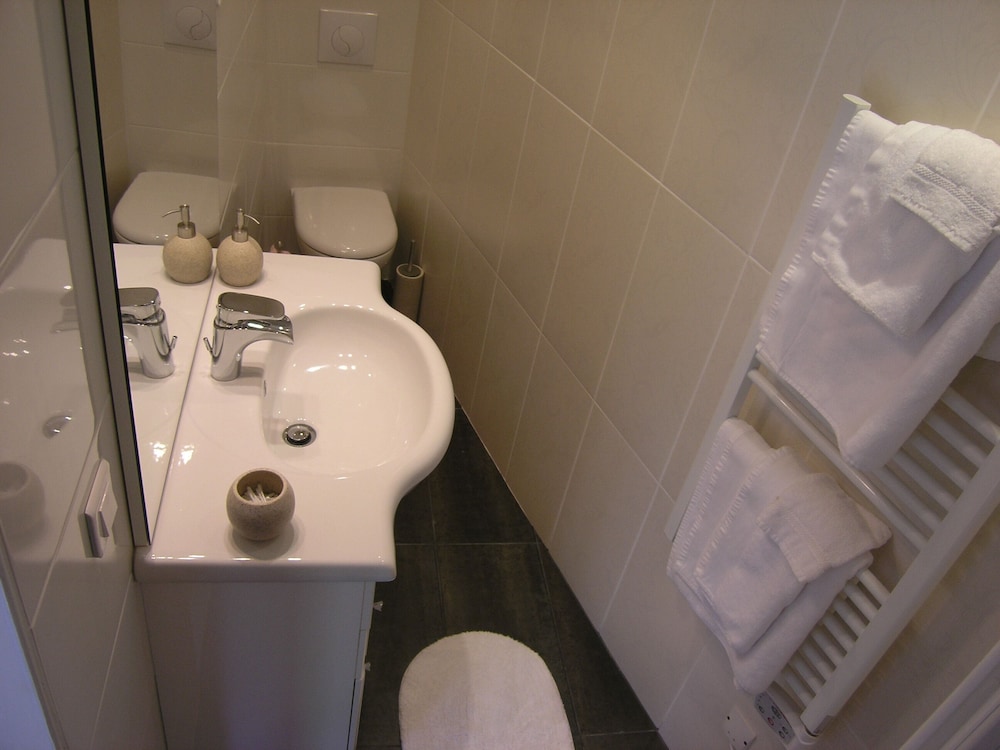 Comfort Double Room, Private Bathroom (La Romance ) photo 3