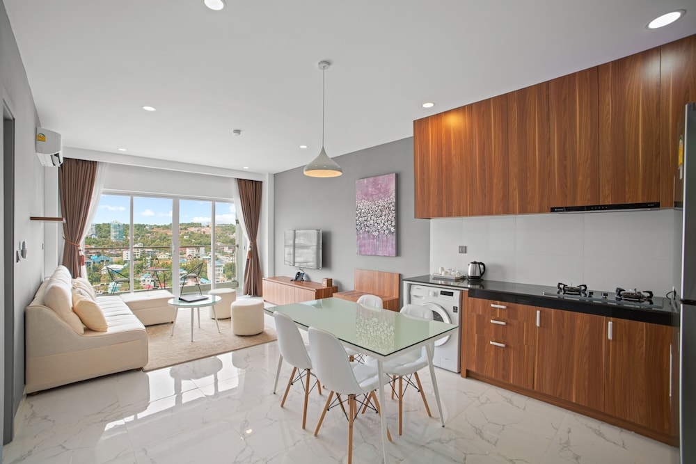 Deluxe Apartment, 1 Bedroom, Balcony, City View photo 1