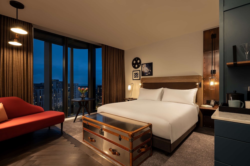 Deluxe Room, 1 King Bed (Olympic Park View)