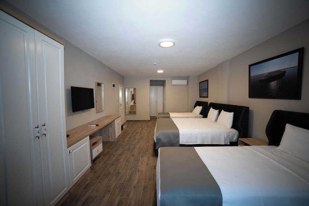 Deluxe Quadruple Room - Photo 4
