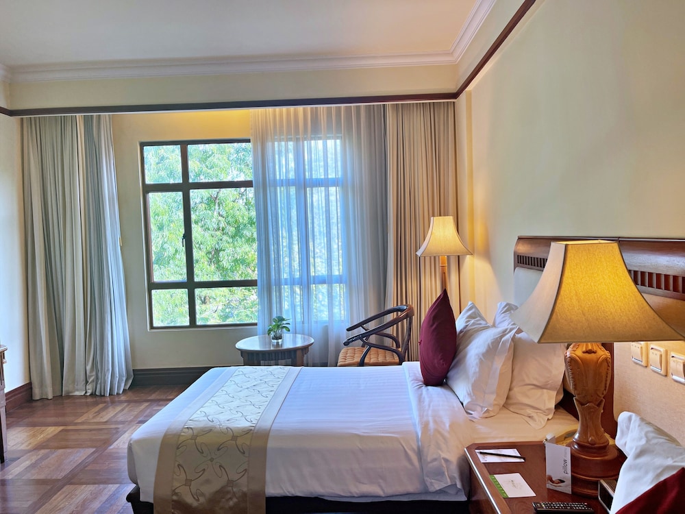 Deluxe Twin Room City View - Photo 8