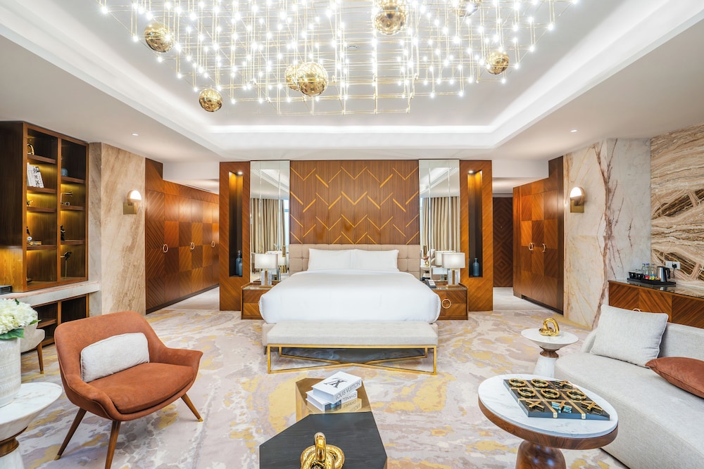 Deluxe Suite, 1 King Bed with Sofa bed photo 1